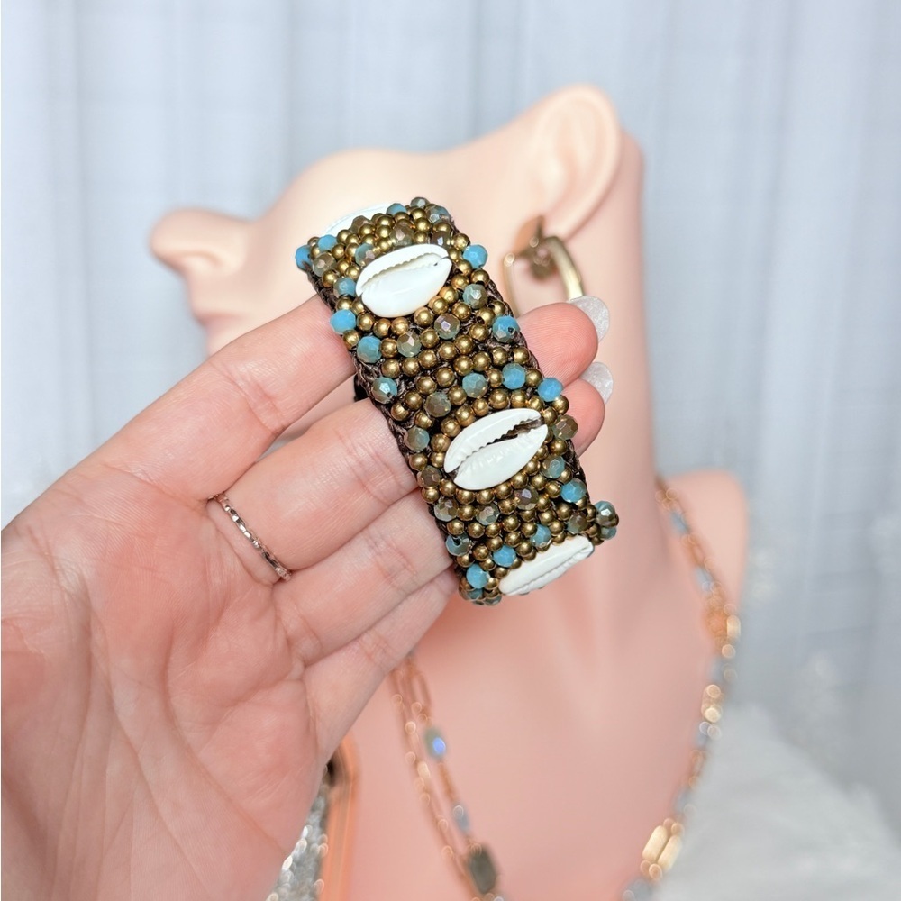 ⚜️ Handcrafted Beaded Bracelet with Shell Accents - Picture 3 of 11